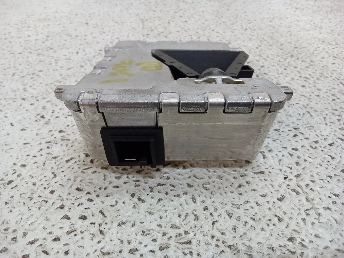 Pre-Owned 14 Mercedes-Benz E-Class Front Windshield Lane Departure Camera A0009009504 OEM (Good)