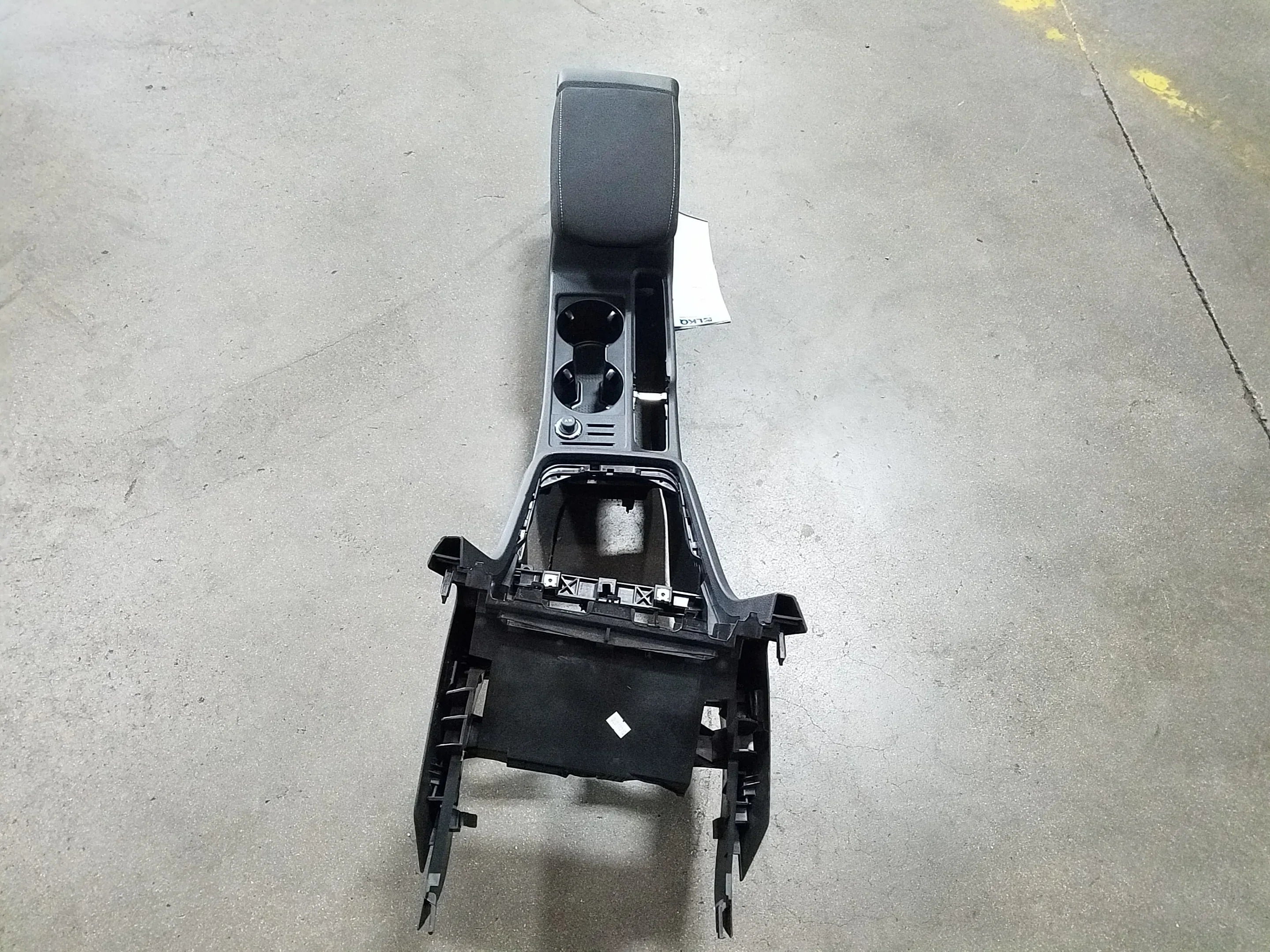 Pre-Owned 2018-2019 Volkswagen Jetta Floor Center Console Assembly OEM LKQ (Good)
