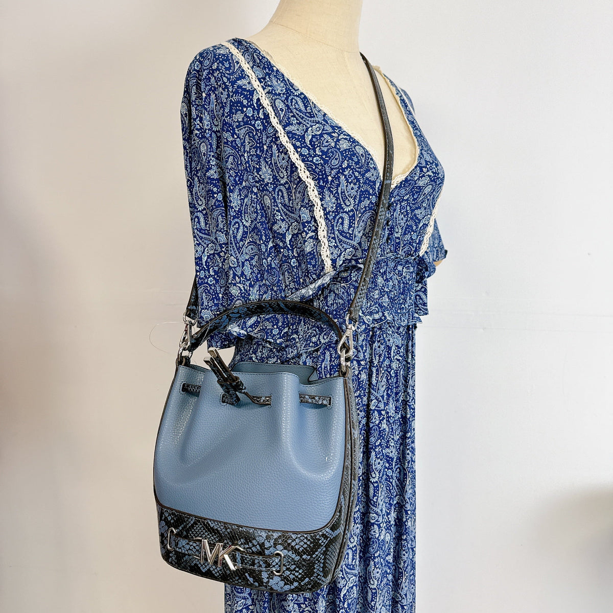 Michael Kors 35S4S6RM6U Reed Medium Leather Belted Bucket Crossbody Messenger IN DENIM