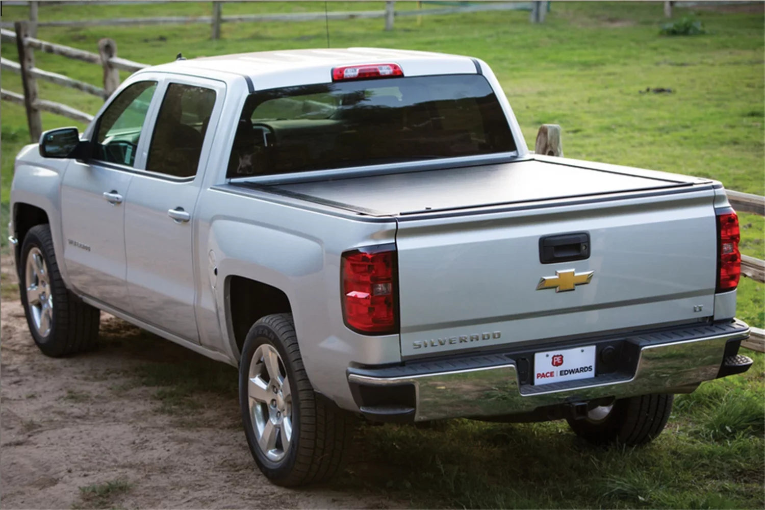 Pace Edwards Tr2136 Full-Metal Hard Retractable Manual Tonneau Shield Kit For 2019 Jeep Gladiator